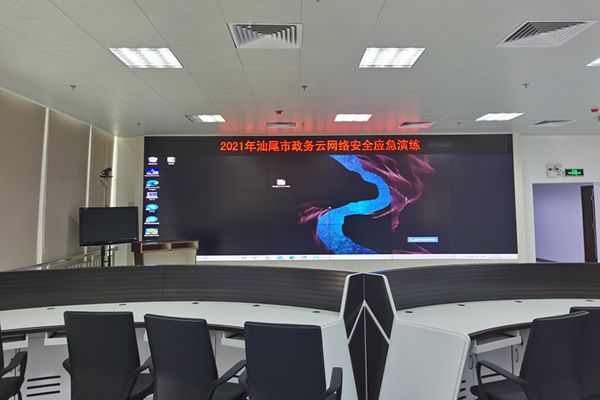 液晶拼接屏的不变形显示是怎么做到的？