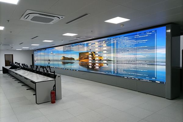 弧形拼接屏有什么特点_拼接屏是怎样做成弧形拼接的