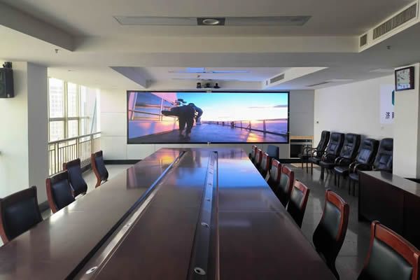 会议室用拼接屏还是LED屏好