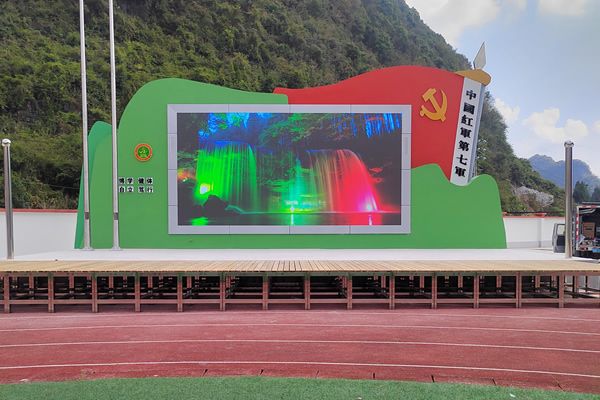 学校晚会舞台用多大的LED显示屏合适？