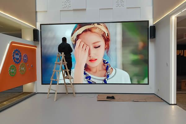 全彩室内LED显示屏价格多少钱一平方？