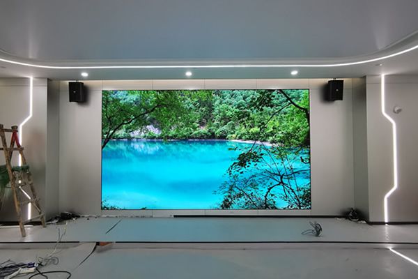 100平方的会议屏幕尺寸多少合适？