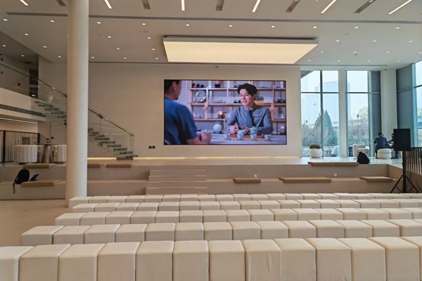 校园美育成果展受热捧，LED显示屏让艺术教育更鲜活