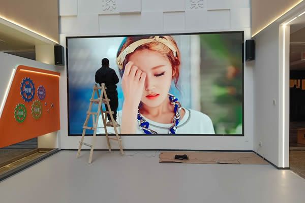 美发美业空间升级 LED显示屏提升品牌形象与服务效率