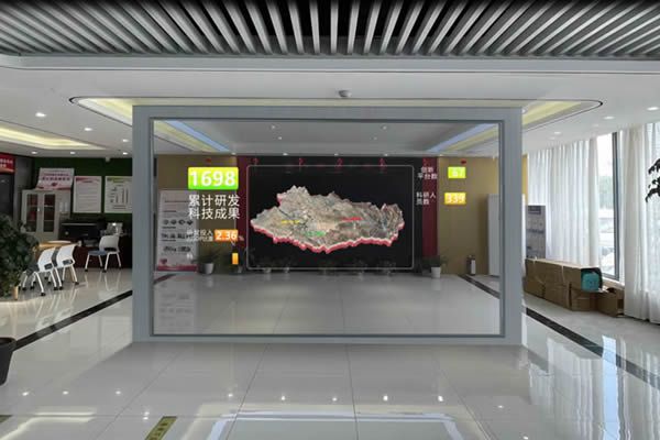 维康技术深解：透明LED屏的“高通透”与“高画质”平衡术