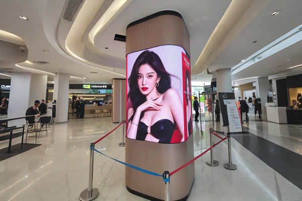 商业空间的LED屏正在变样：异形、弧形与裸眼3D的落地实践