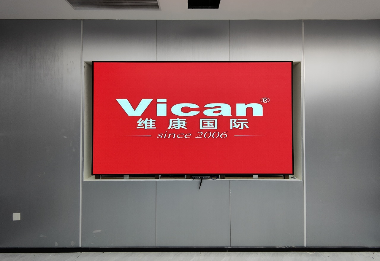 维康国际-Micro LED微显示技术概念图：芯片微观结构与宏观显示效果