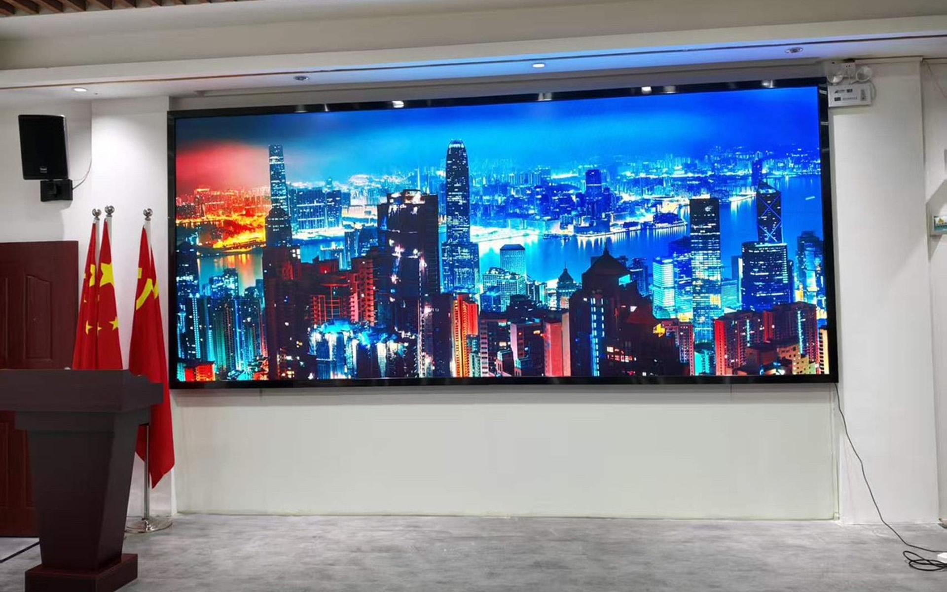2025年高端会议厅P1.2微间距LED大屏应用实景
