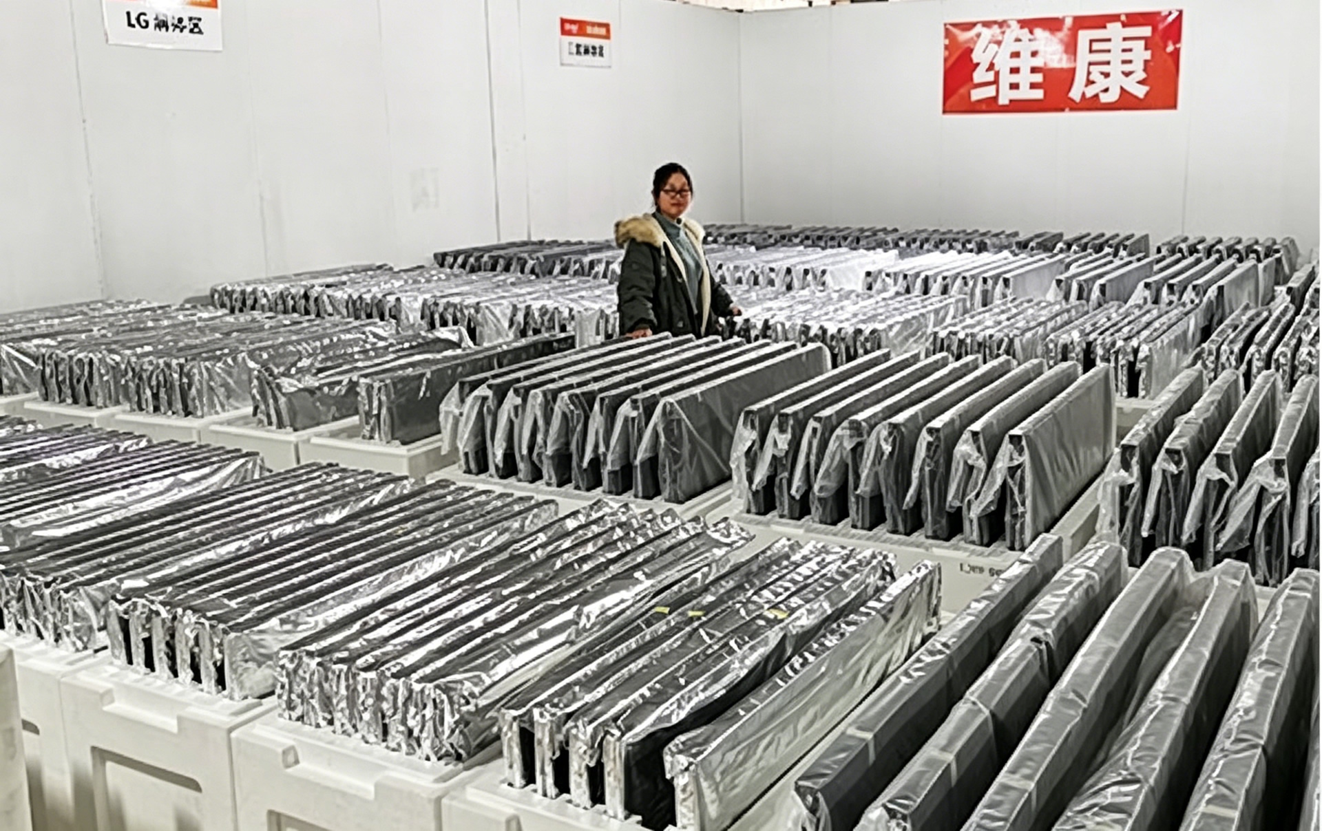 LED显示屏生产车间实拍