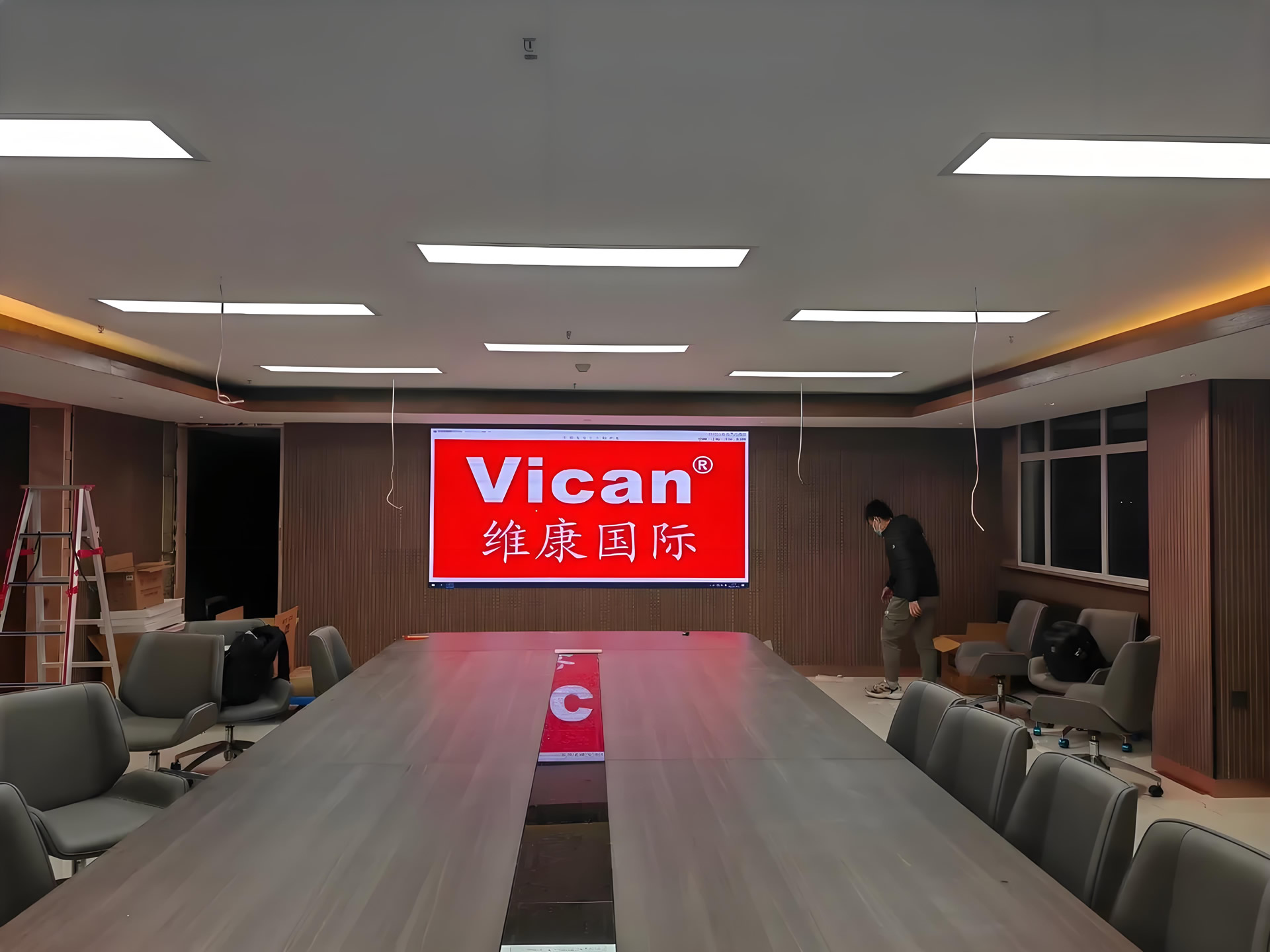 P1.5小间距LED显示屏适合多大会议室