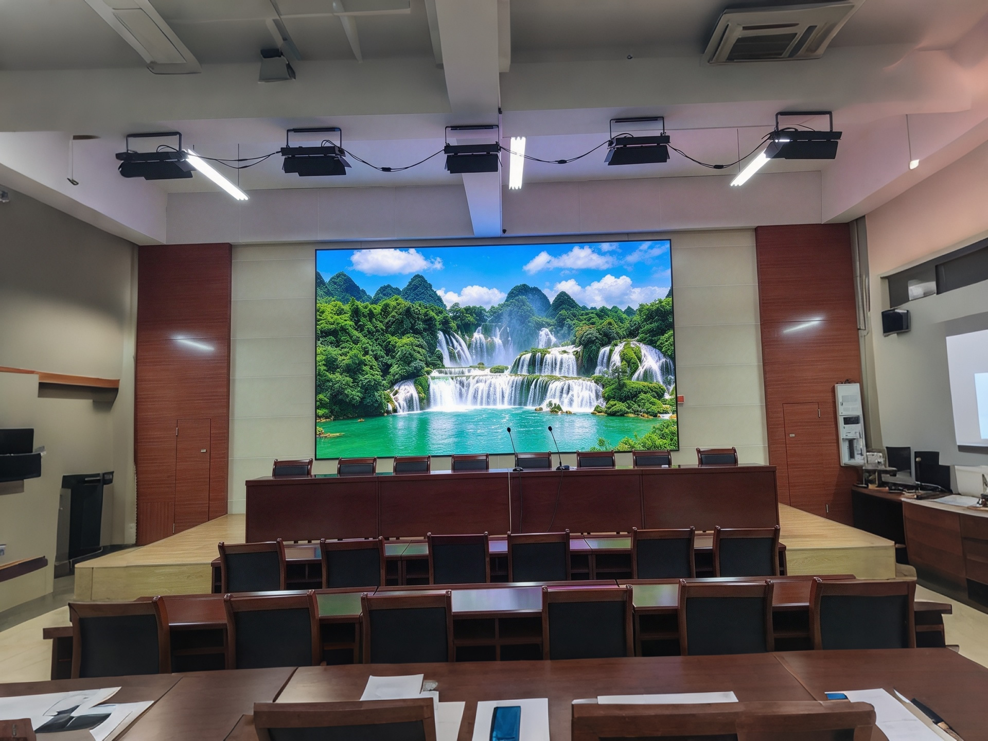 LED显示屏
